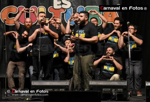 EN DOS PANES
